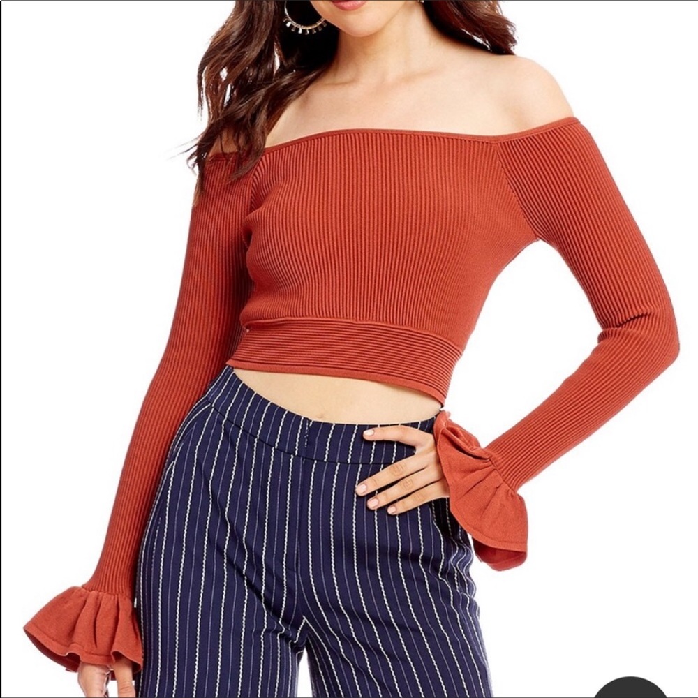 GIANNI BINI Cold Shoulder Long Sleeve Crop Top🤗